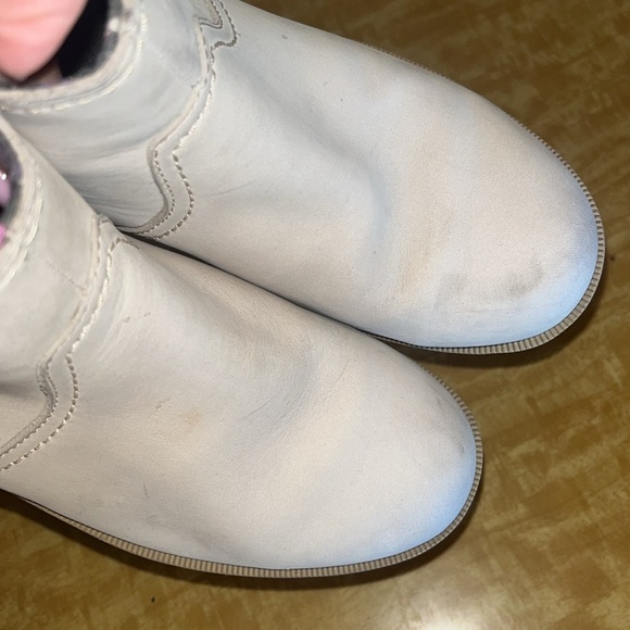 Teva cream leather Foxy booties size 6.5 low heel / preowned - Picture 7 of 11